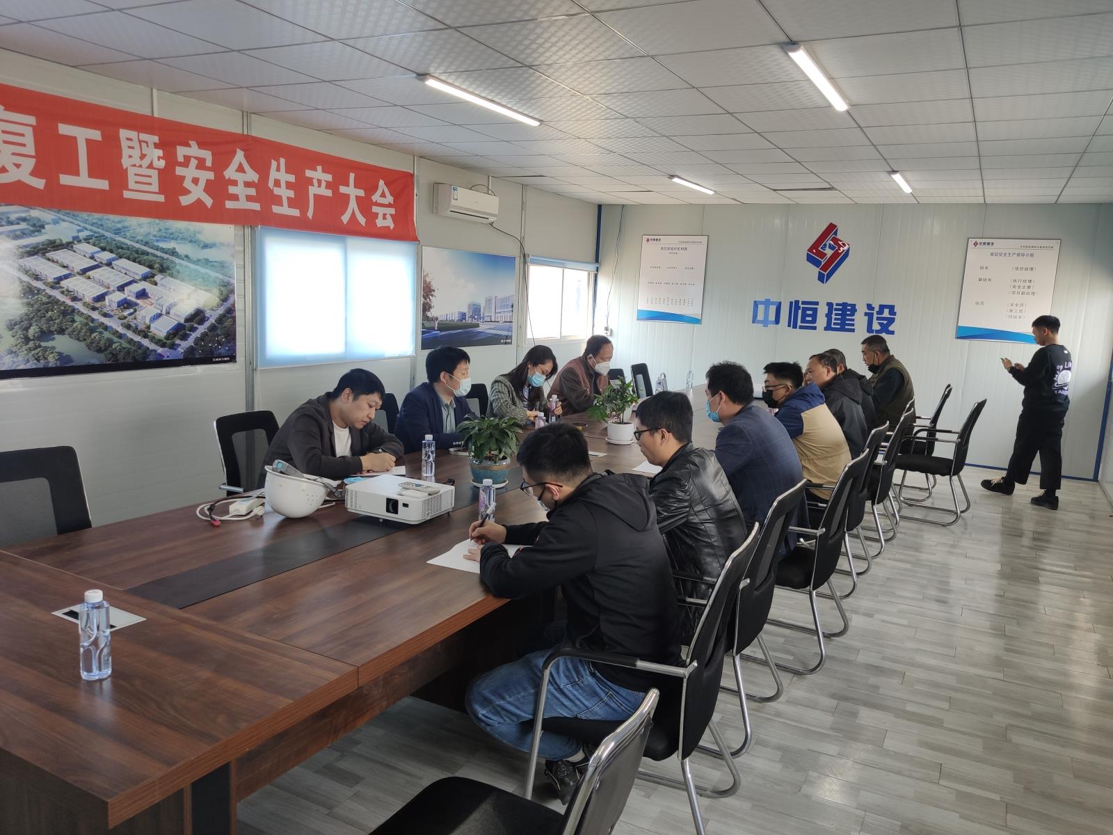 调研中科小镇3.jpg 调研中科小镇3.jpg
